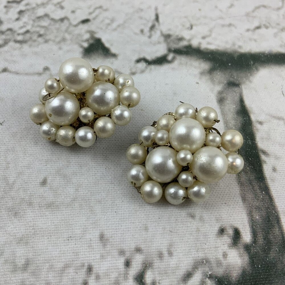 Faux Pearl Cluster Bunch Clip On Earrings Vintage‎ Womens Fashion Jewelry